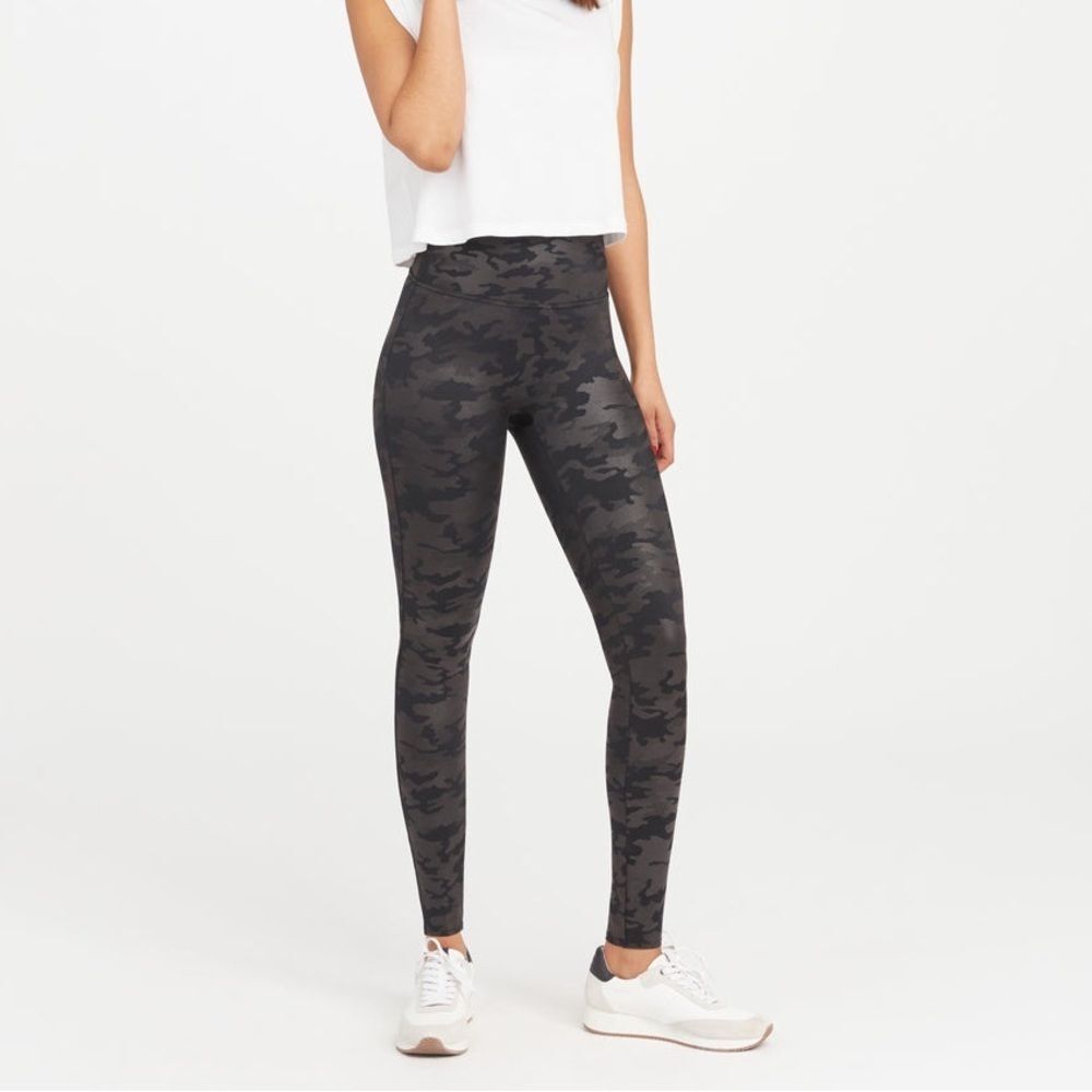 Spanx camo faux leather leggings sz L